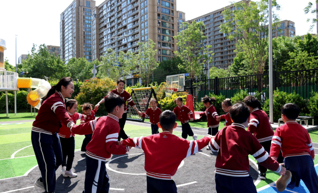 幼儿园以生活化游戏化课程为中心建立角